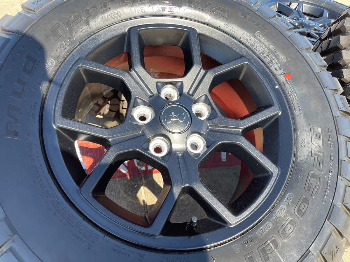 17" Jeep Wrangler Rubicon OEM 95729 wheels rims Gladiator BFG KM2 M/T SET NEW