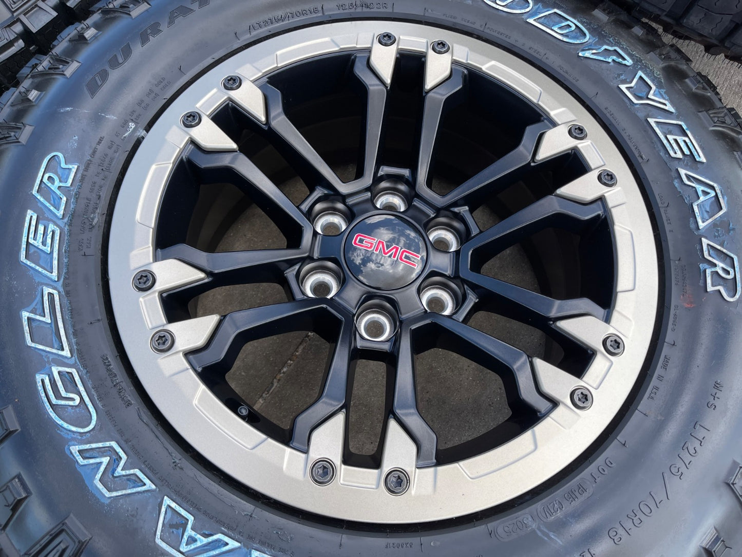 NEW 18" GMC Sierra Chevy Silverado OEM Beadlock wheels rims Canyon Colorado