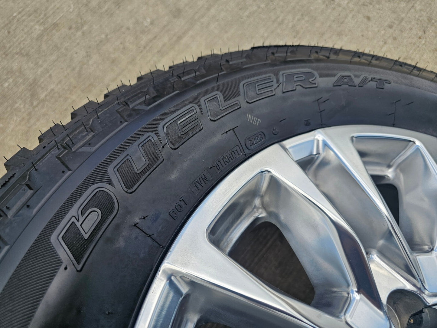 20" Chevy Silverado High Country 2500 3500 OEM 5961 wheels rims tires DUELER A/T
