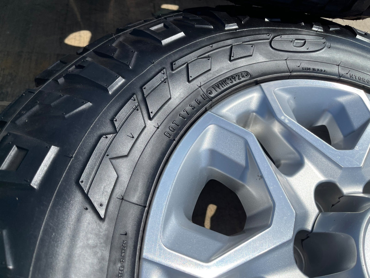 18" Chevy Silverado 2500 3500 OEM 5959 wheels rims tires SET NITRO R/T