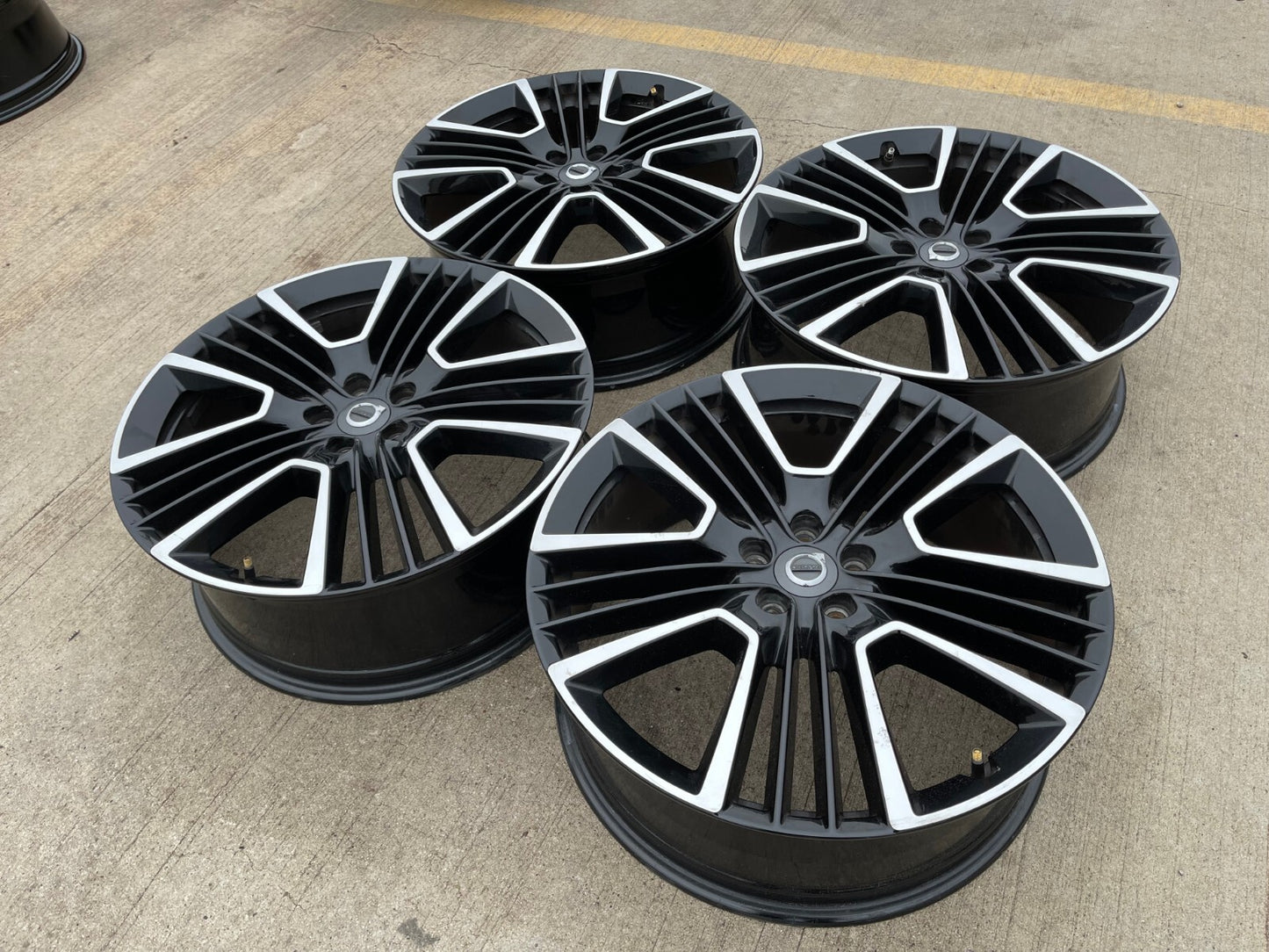 21" Volvo XC40 Ultimate OEM rims wheels 70467 2019 2020 2021 2022 2023 2024 2025