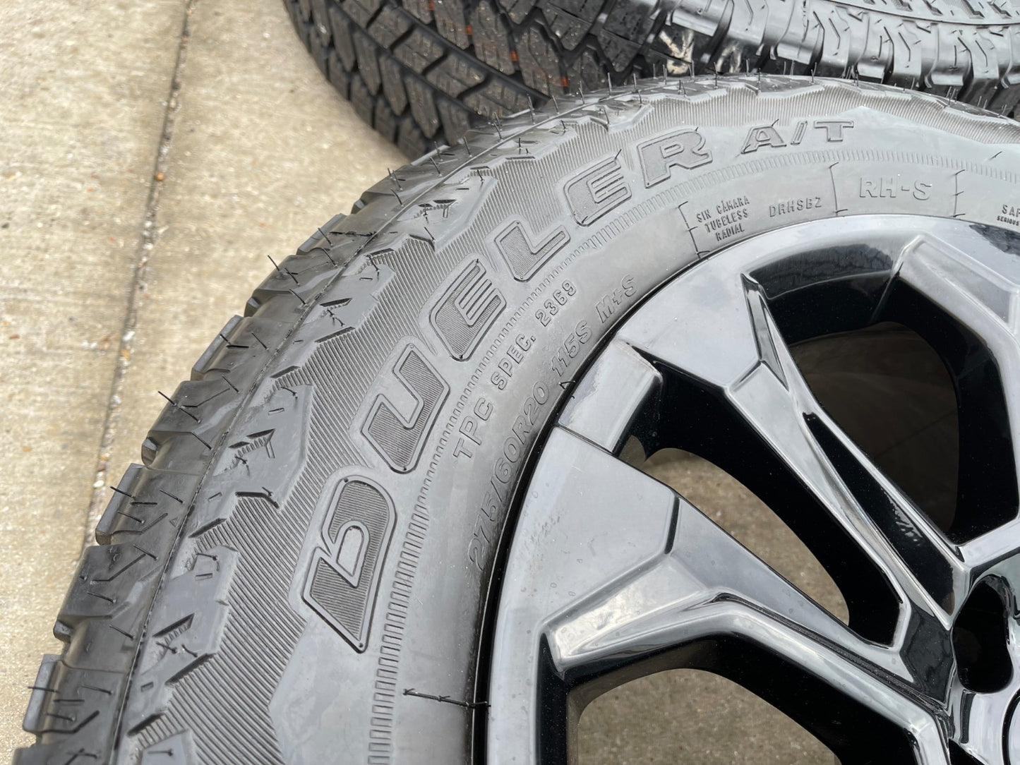 20" Chevy Tahoe Silverado OEM 14090 95417 wheels rims tires BRIDGESTONE A/T NEW