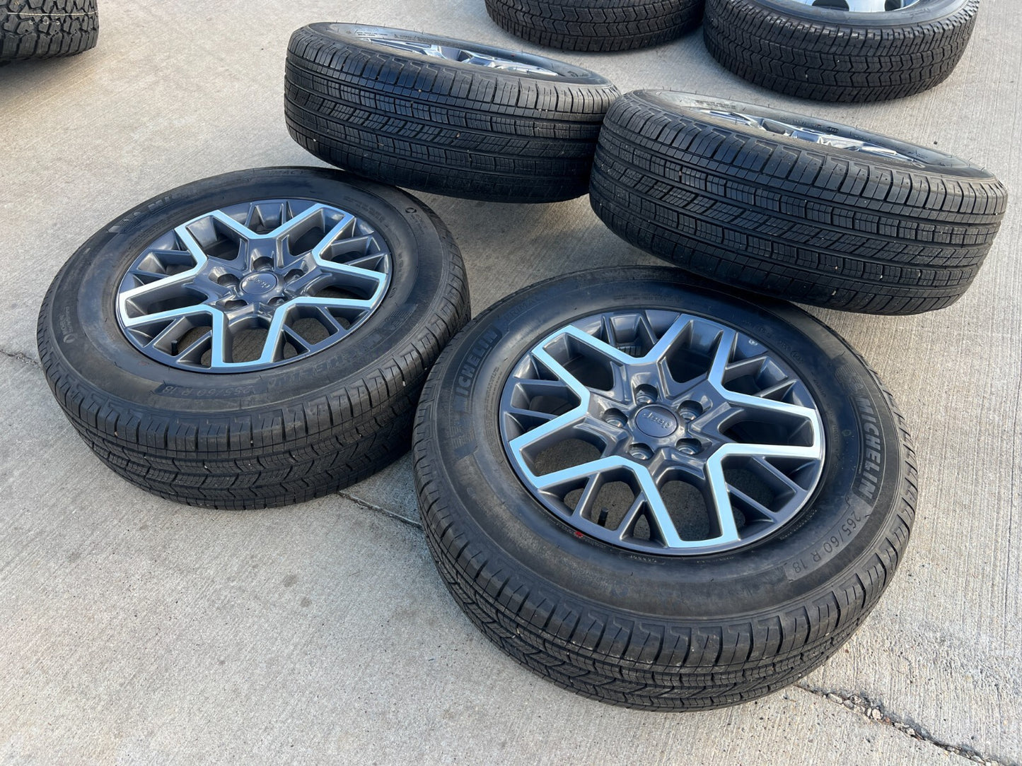 18" Jeep Grand Cherokee OEM wheels rims 9331 Wrangler Gladiator NEW MICHELIN