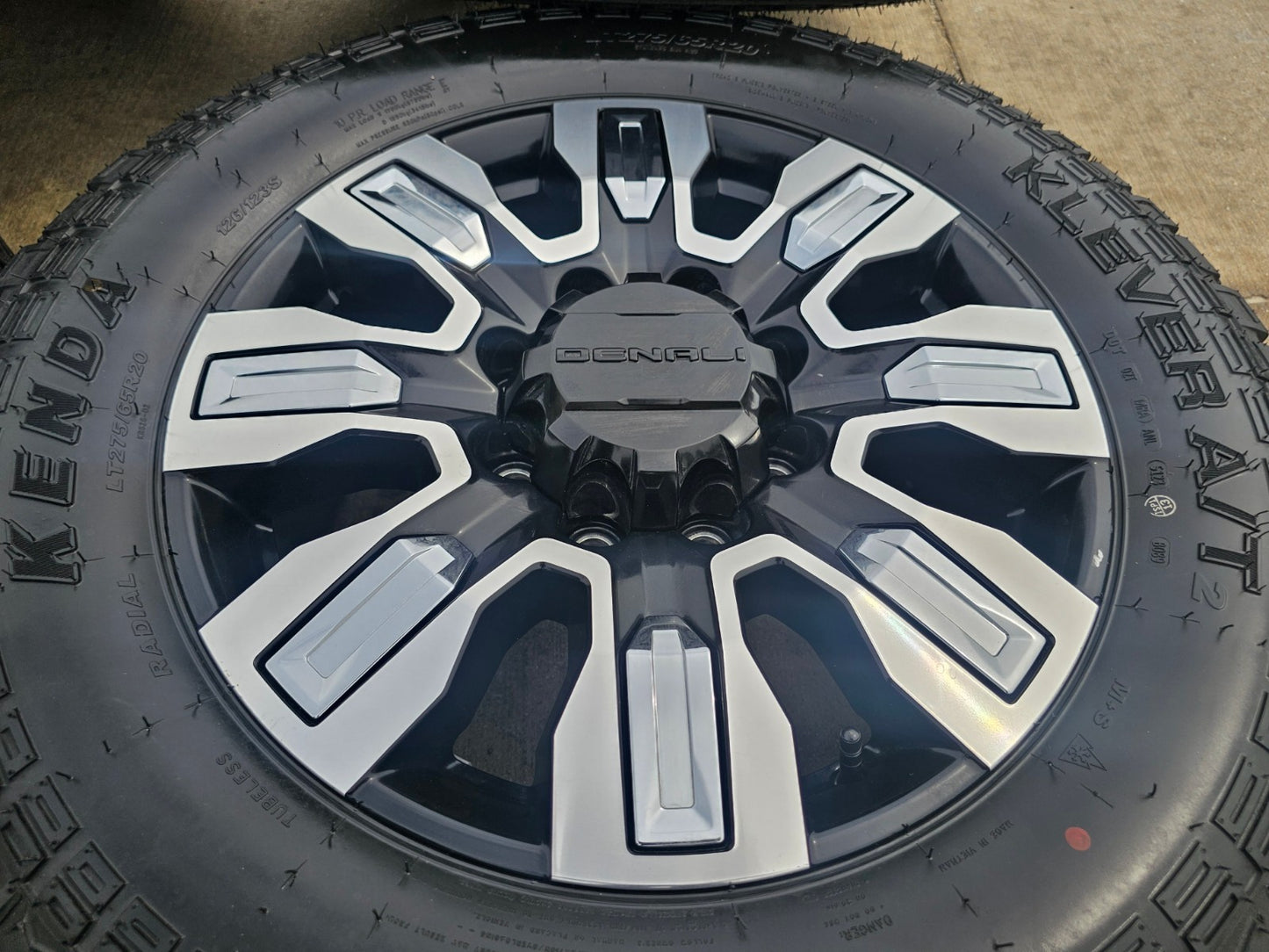 20" GMC Sierra DENALI 2500 3500 OEM wheels rims 5958 14138 Chevy KENDA A/T2