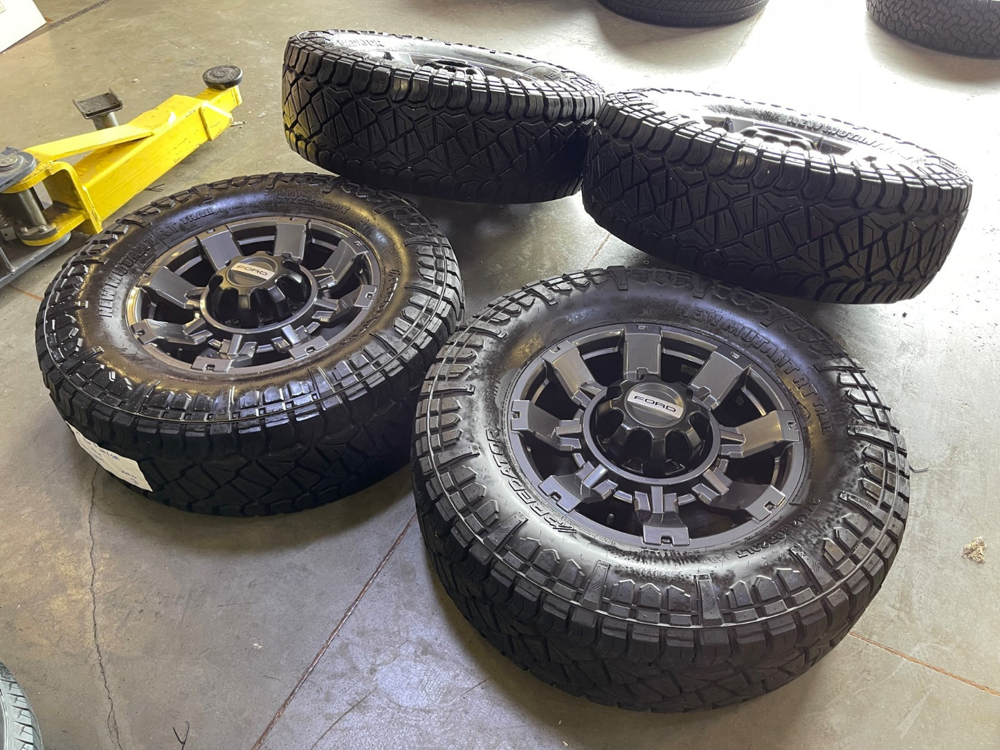 20" Ford F-250 F-350 OEM 10296 10485 Lariat gray wheels rims tires 37"