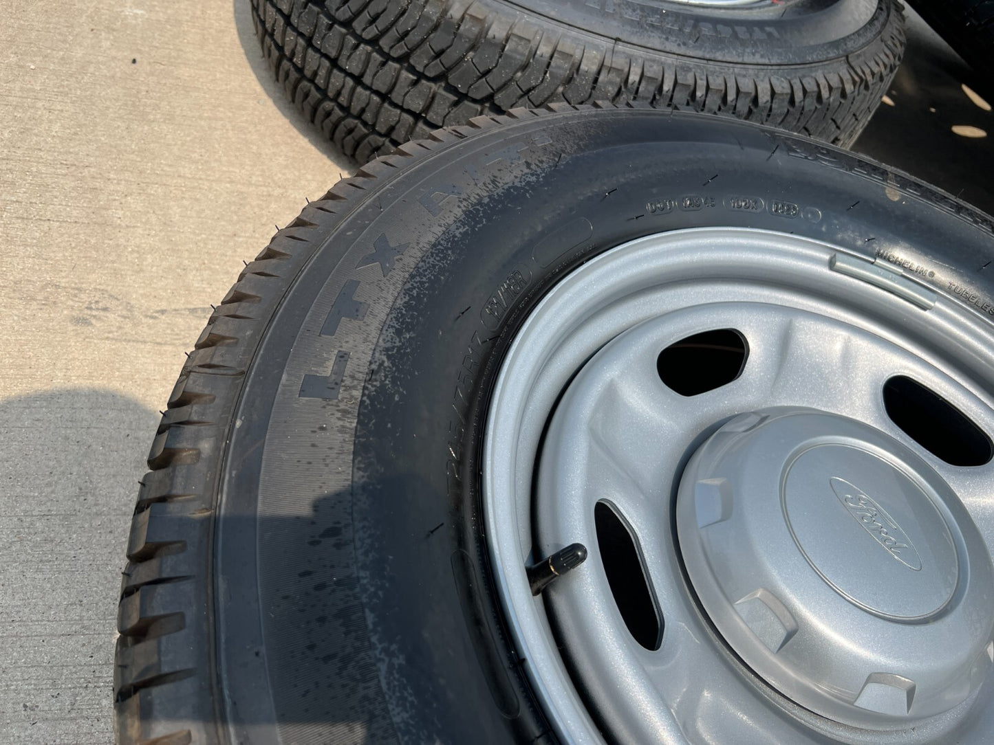 17" Ford F-250 F-350 OEM 3828 wheels rims tires MICHELIN 2023 2024 2025 2026 NEW