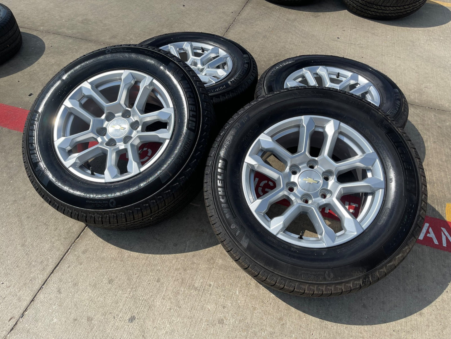 18" Chevy Silverado Suburban Tahoe OEM 14091 wheels rims GMC SET MICHELIN NEW
