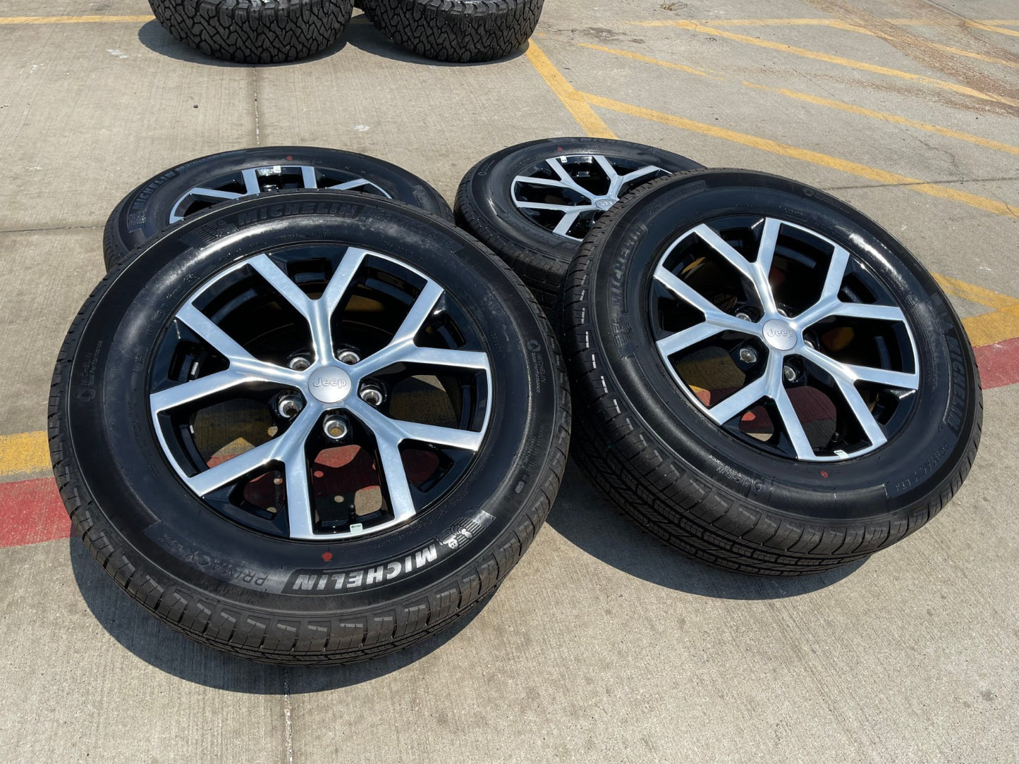 18" Jeep Grand Cherokee L OEM wheels rims 9285 95198 Durango 2025 MICHELIN NEW