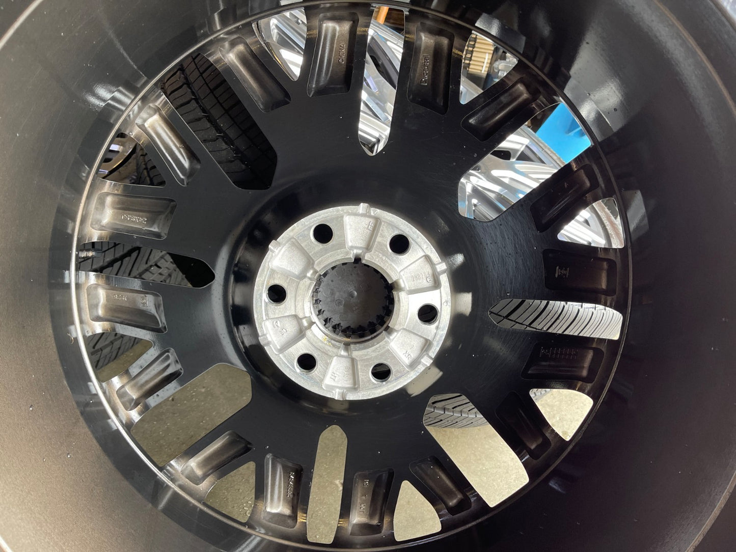 24" GMC Yukon Sierra DENALI OEM wheels rims BRIDGESTONE 2024 2025 2026 2027 NEW