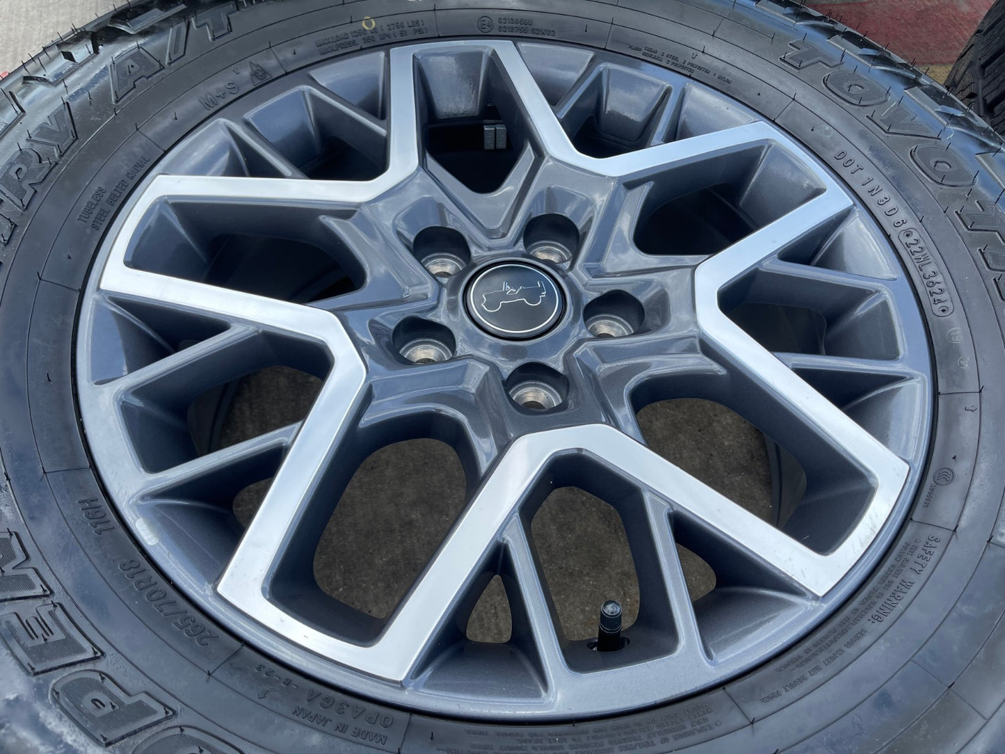 18" Jeep Grand Cherokee OEM 9331 wheels rims Wrangler Gladiator 2024 2025 NEW