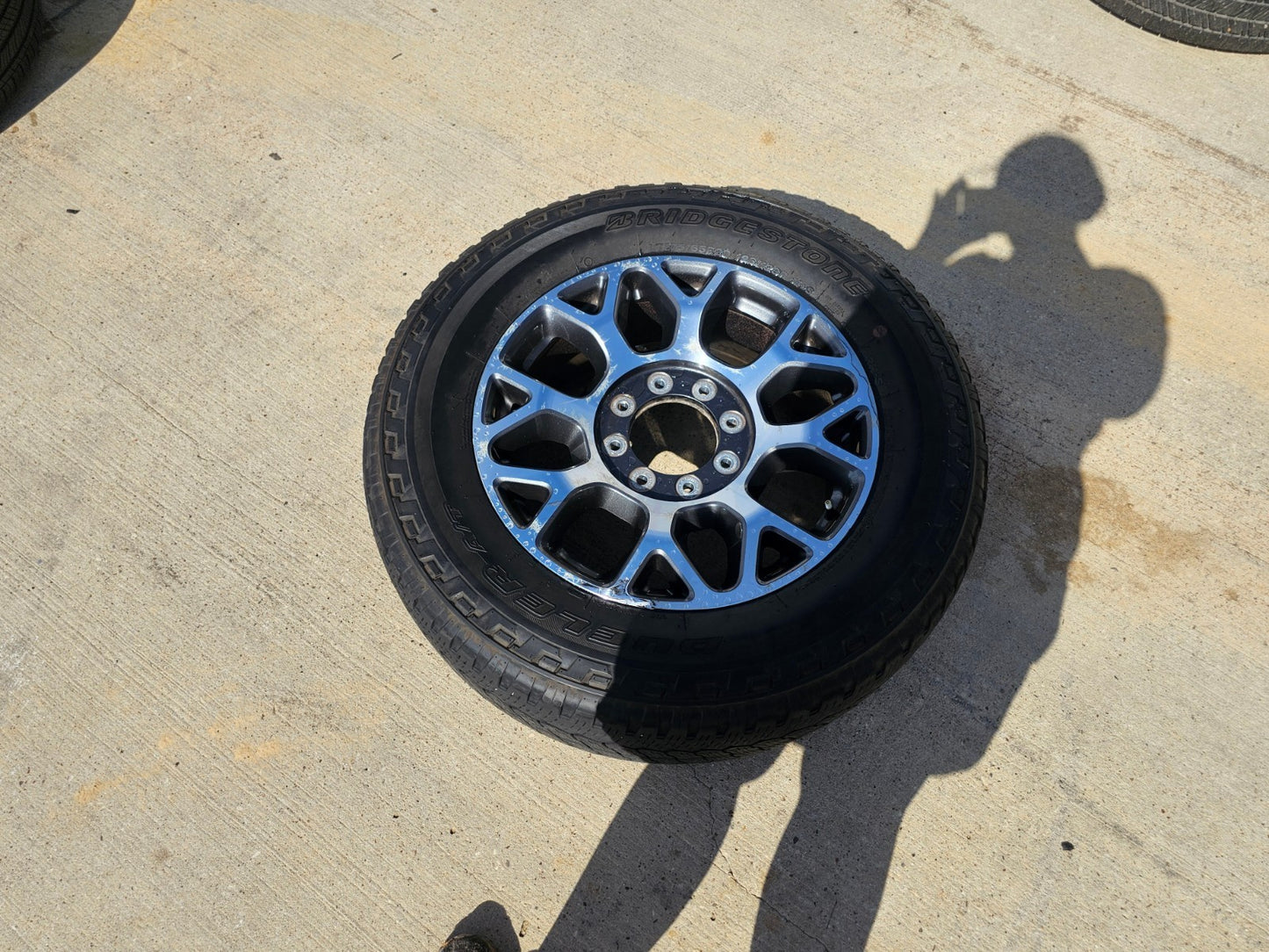 (1) 20" Ford F-250 F-350 OEM Lariat wheel rim 10292 tire BRIDGESTONE A/T