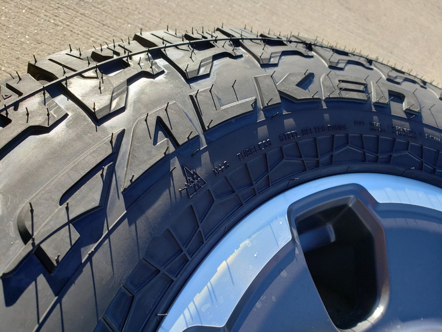 18" Ford F-250 F-350 OEM TREMOR rims wheels 10482 FALKEN A/T4 33" NEW