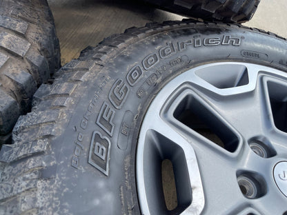 17" Jeep Wrangler Rubicon OEM 9118 wheels rims Gladiator BFG KM M/T SET