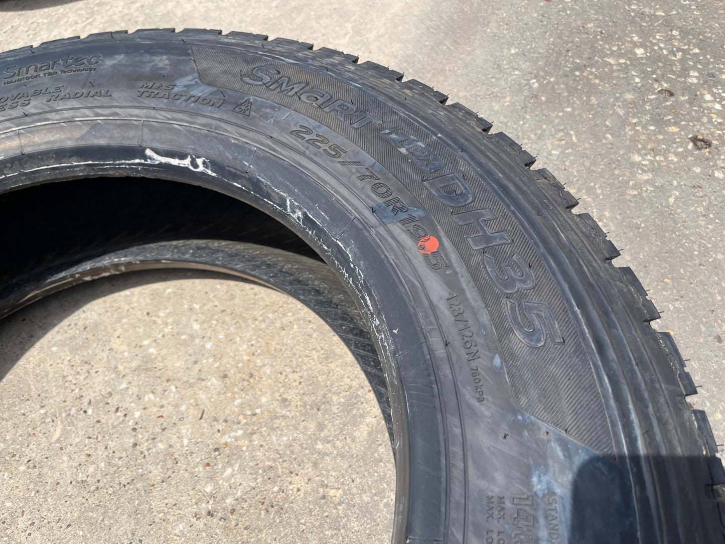 (1) 225/70/19.5 Hankook Smart Flex DH35 225/70R19.5 126N 14 Ply LR G tire