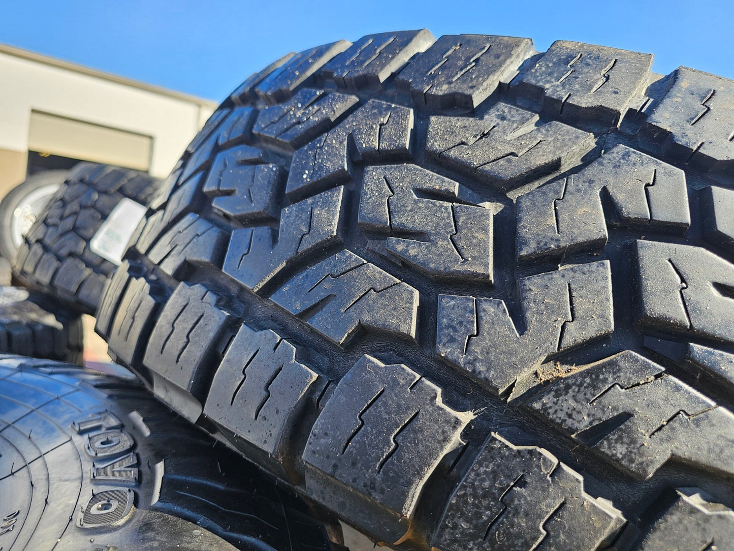 17" Ford F-250 F-350 OEM 10096 TREMOR wheels rims tires TOYO A/T3 34"