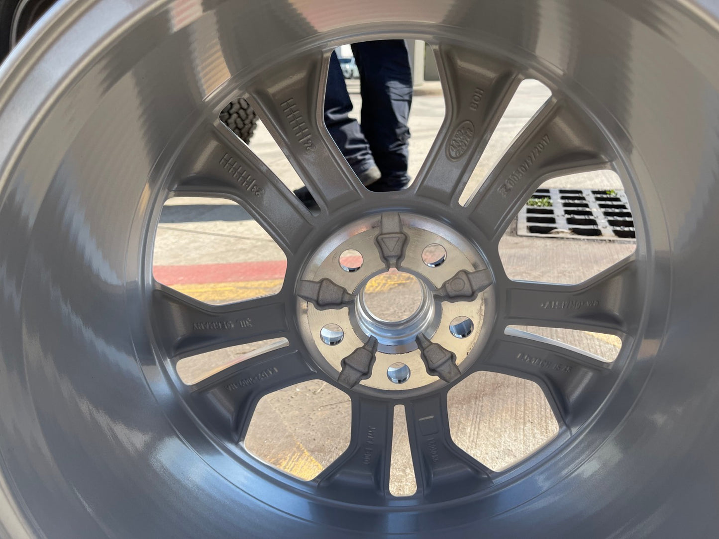 18" 18x8 Land Rover Evoque Discovery Sport OEM 72335 wheel rim NEW
