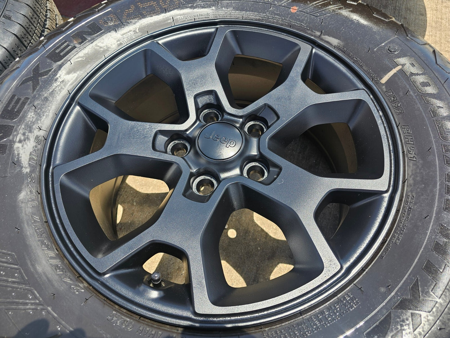 (1) 17" Jeep Wrangler Rubicon OEM 9218 wheel rim Gladiator tire NEXEN HTX2 NEW