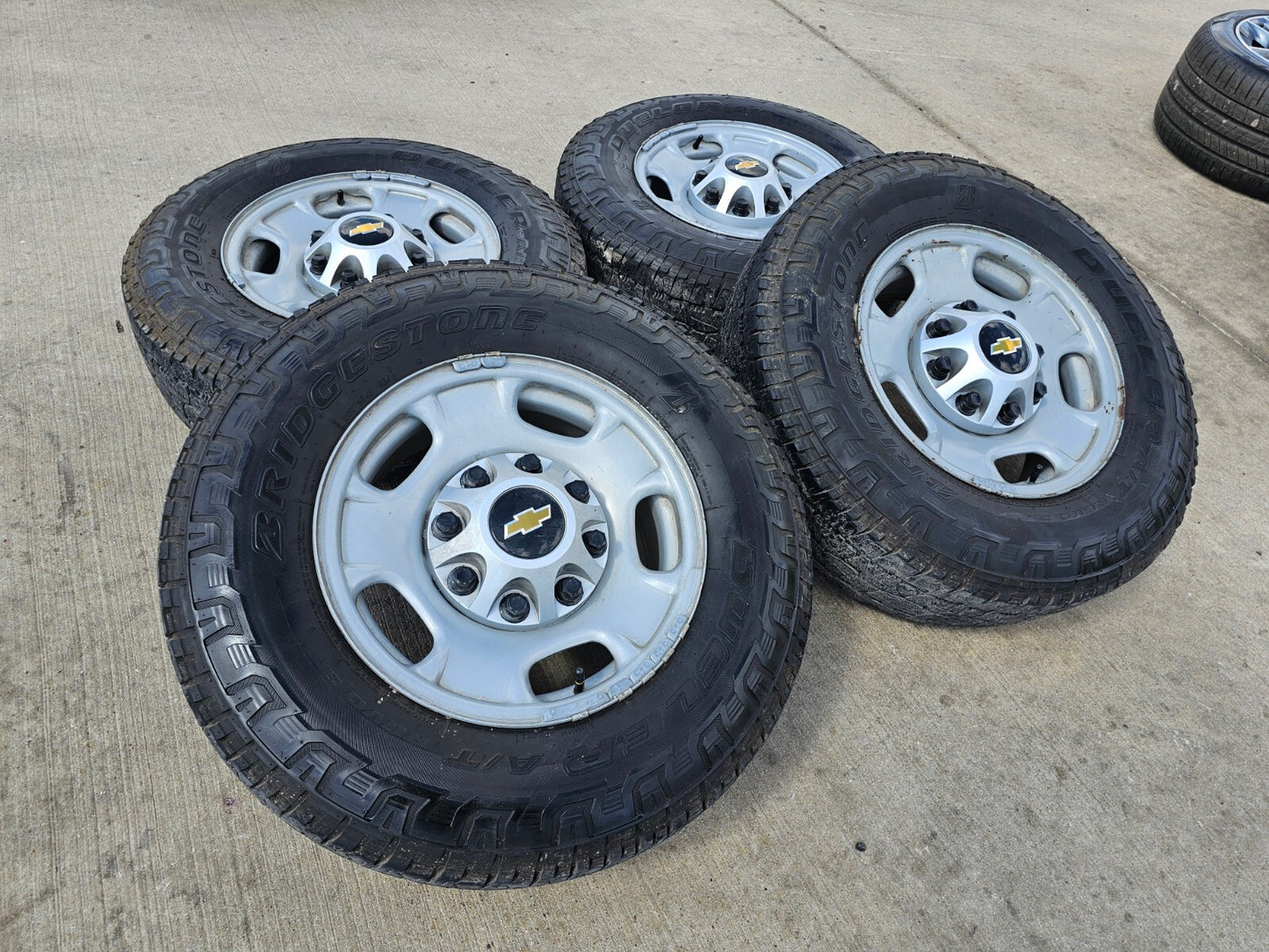 17" Chevy Silverado GMC Sierra 2500 OEM 8095 wheels rims DUELER Revo 3 A/T