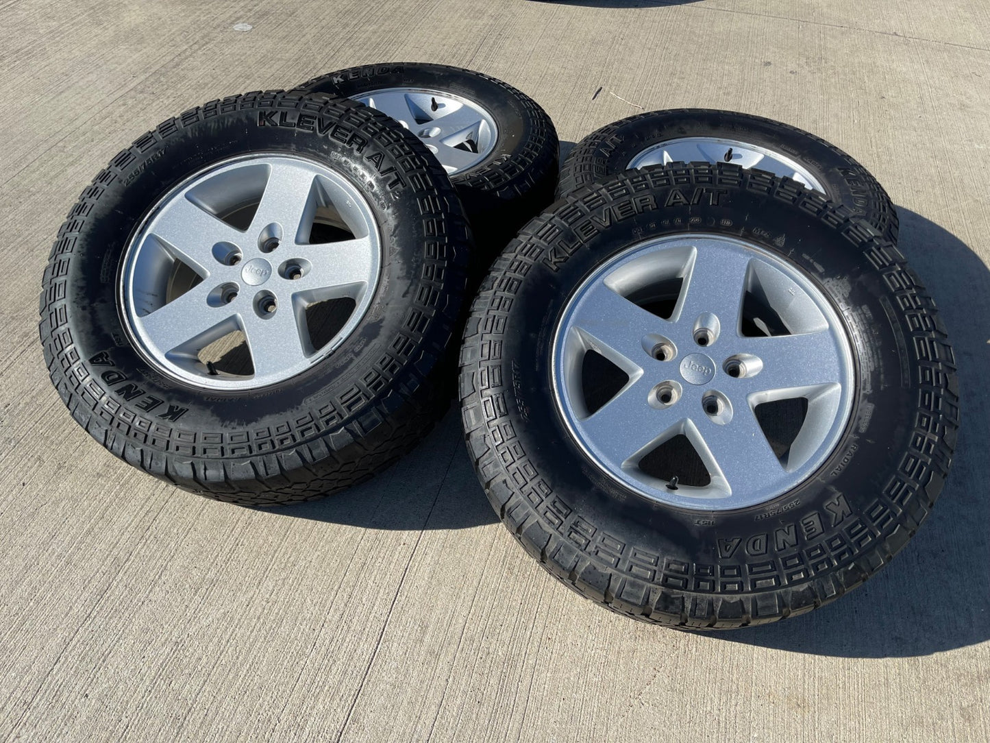 17" Jeep Gladiator OEM wheels rims 9074 Wrangler Kenda Klever A/T