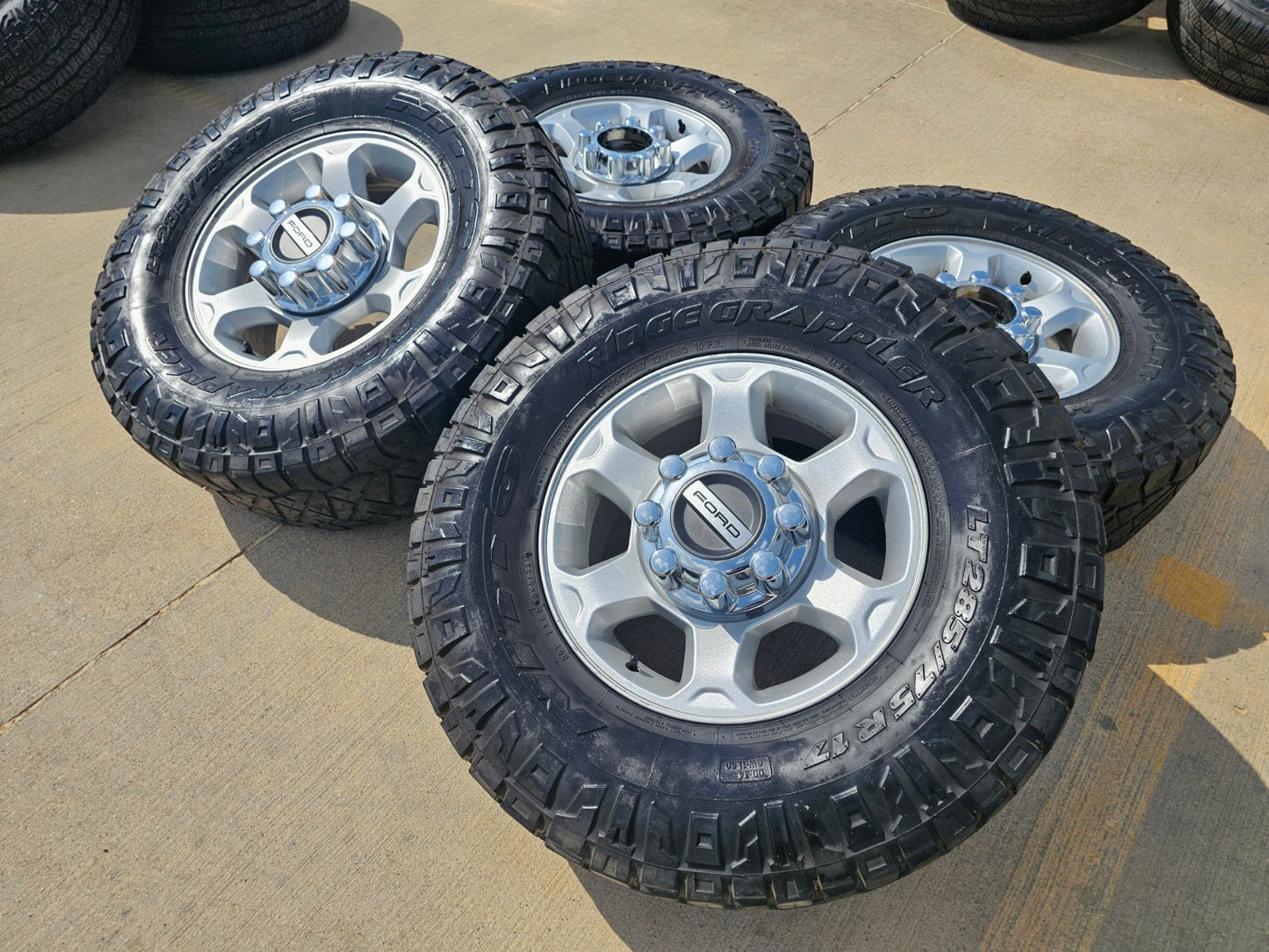 17" Ford F-250 F-350 OEM rims wheels 3950 tires NITRO 34" DISCOUNTED