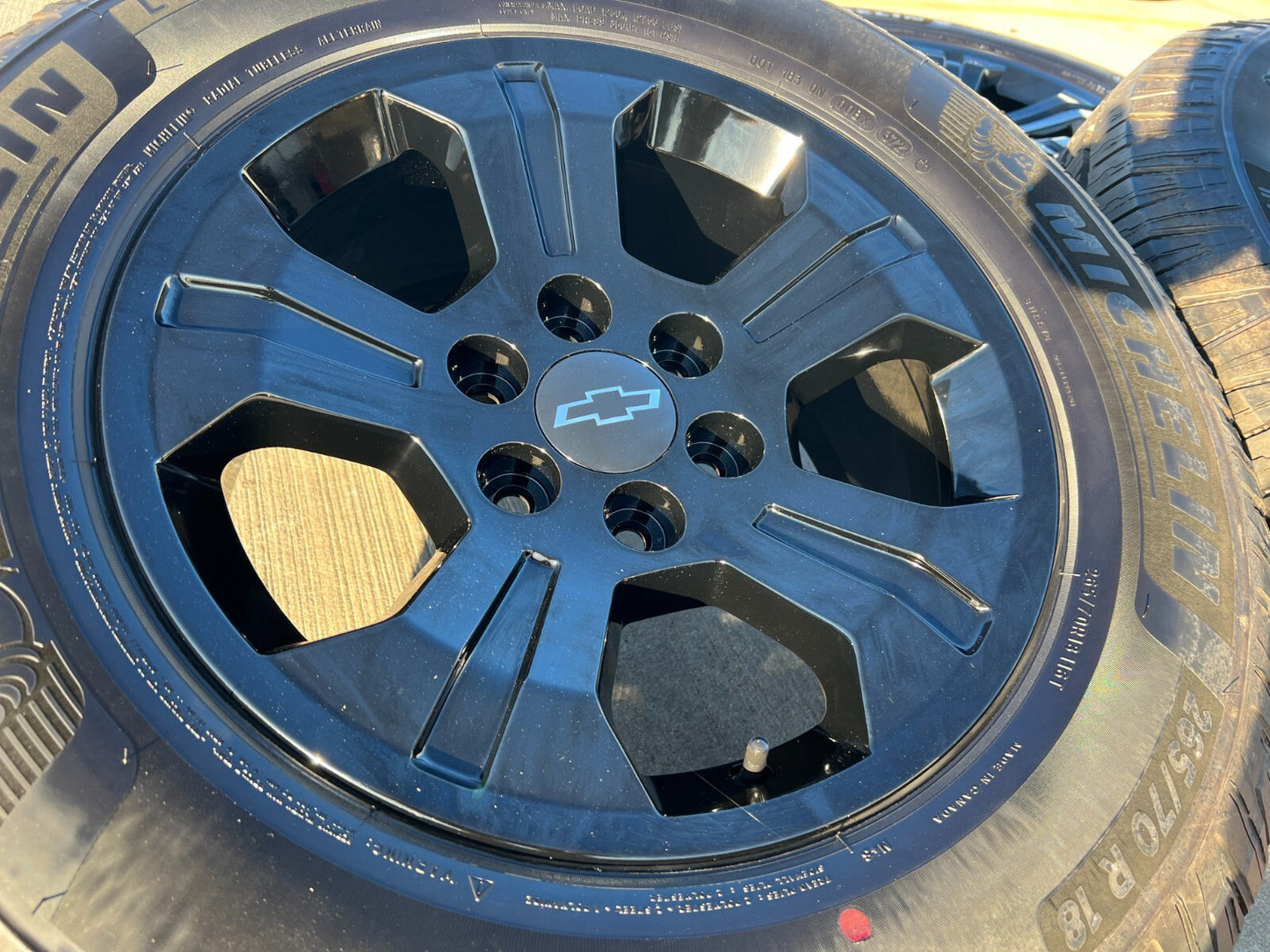 18" Chevy Tahoe Suburban Z71 OEM 5647 5753 wheels tires Silverado MICHELIN NEW