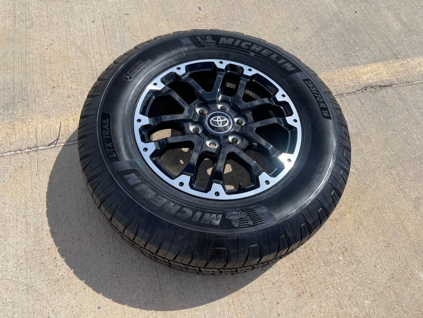 (1) 18" Toyota Tundra TRD OEM black wheel rim 75273 95407 Sequoia SET MICHELIN