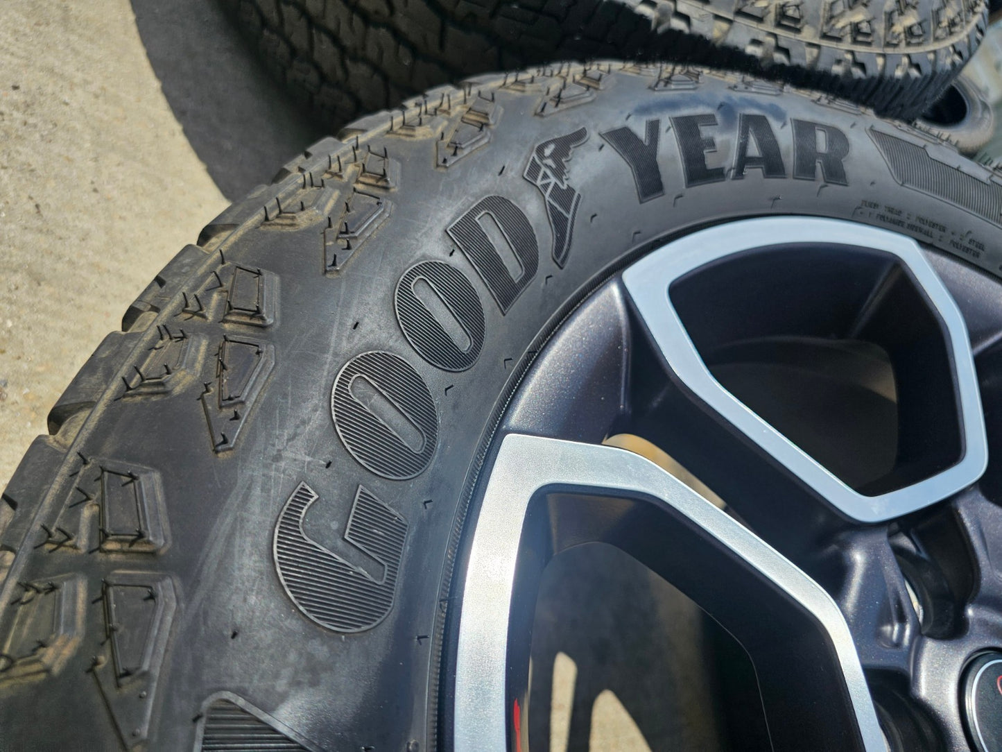 18" Jeep Grand Cherokee TRAILHAWK L OEM wheels rims 9309 Durango tires