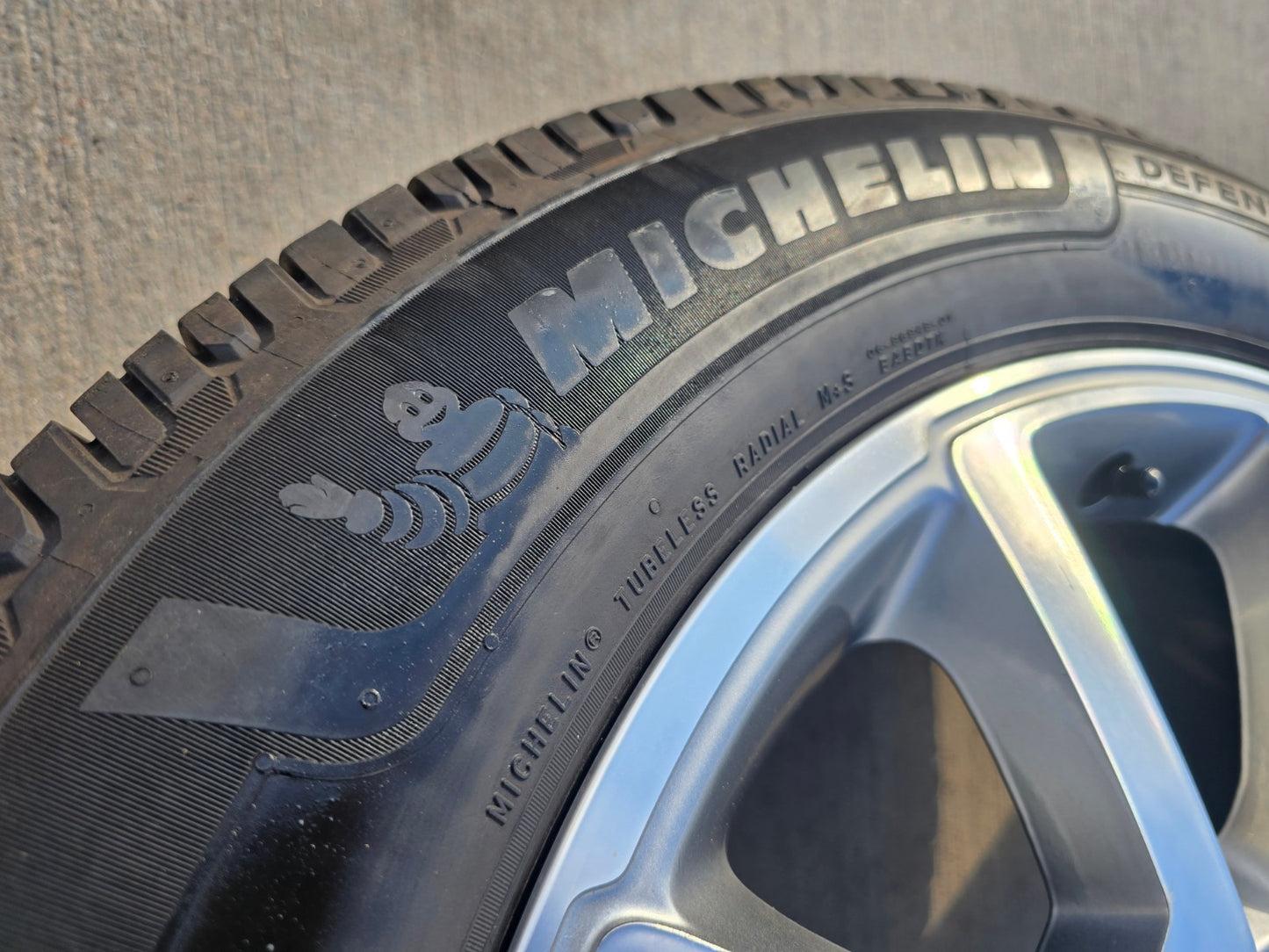 20" GMC Sierra Yukon DENALI OEM wheels rims 5699 5644 MICHELIN DEFENDER LTX M/S2
