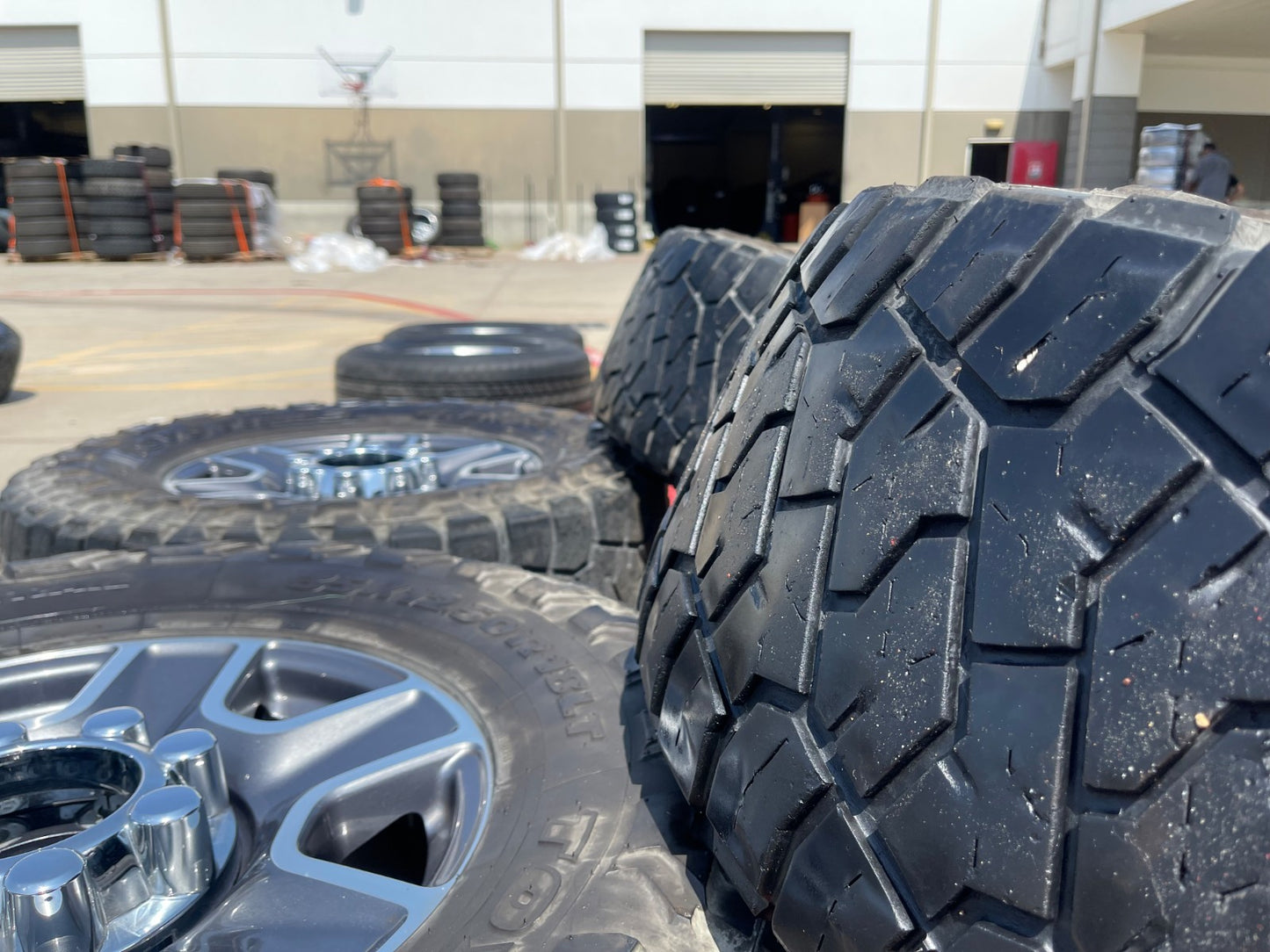 18" Ford F-250 F-350 Lariat FX-4 OEM wheels 10480 10298 SET tires TOYO 35"