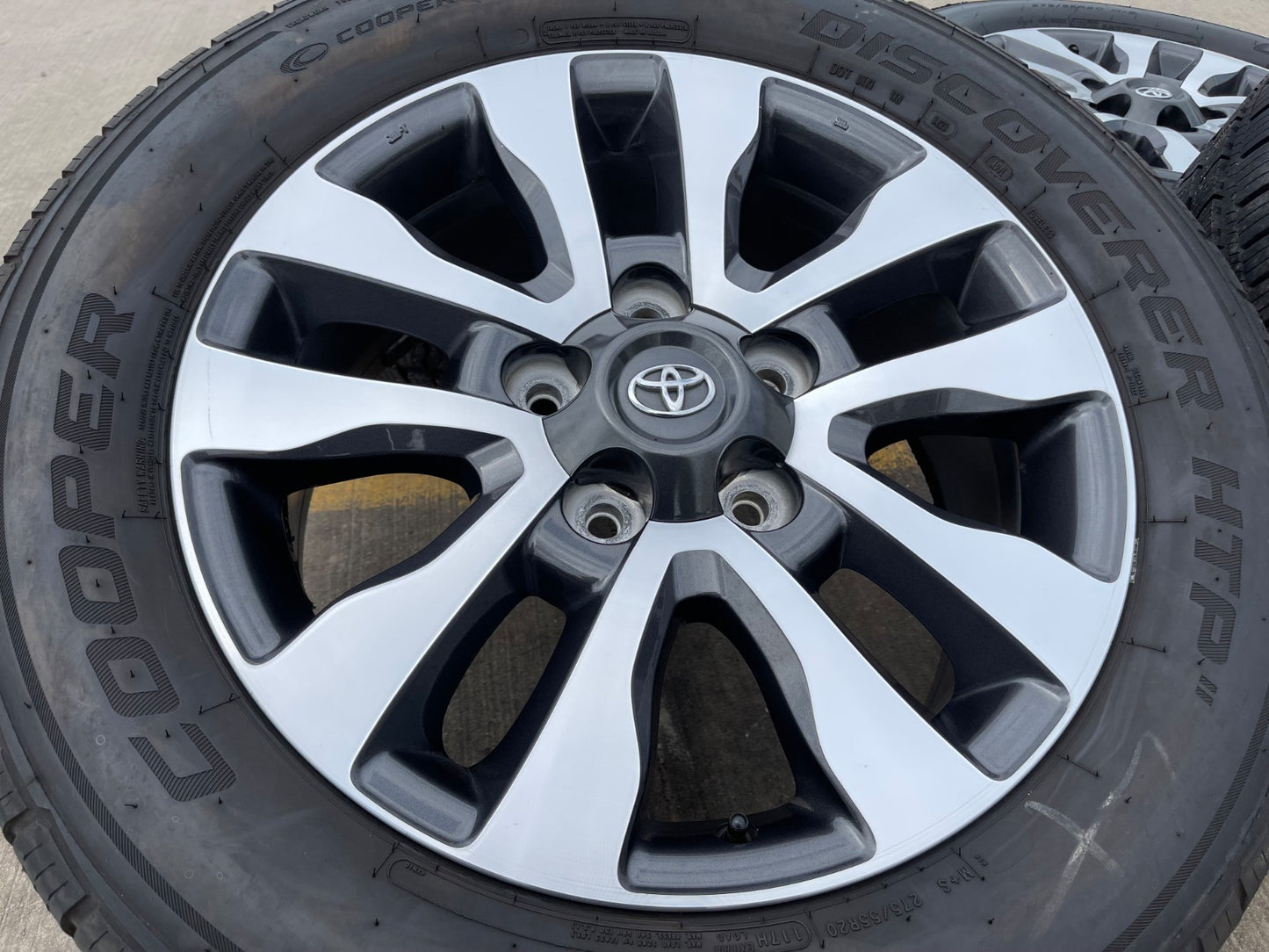 20" Toyota Tundra PLATINUM OEM 69533 wheels rims 5x150 tires