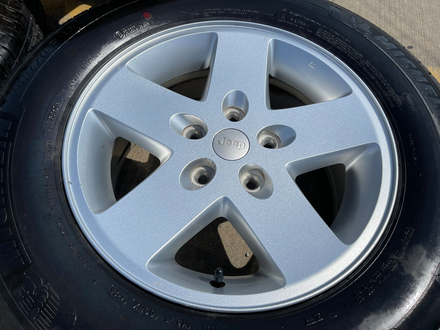 17" Jeep Wrangler Gladiator OEM wheels rims 9074 tires MICHELIN PRIMACY LTX NEW