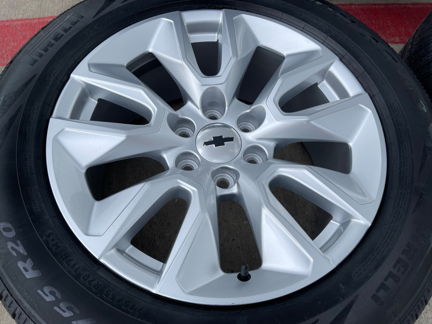 20" Chevy Silverado 1500 Tahoe OEM 5915 5916 wheels rims PIRELLI SET