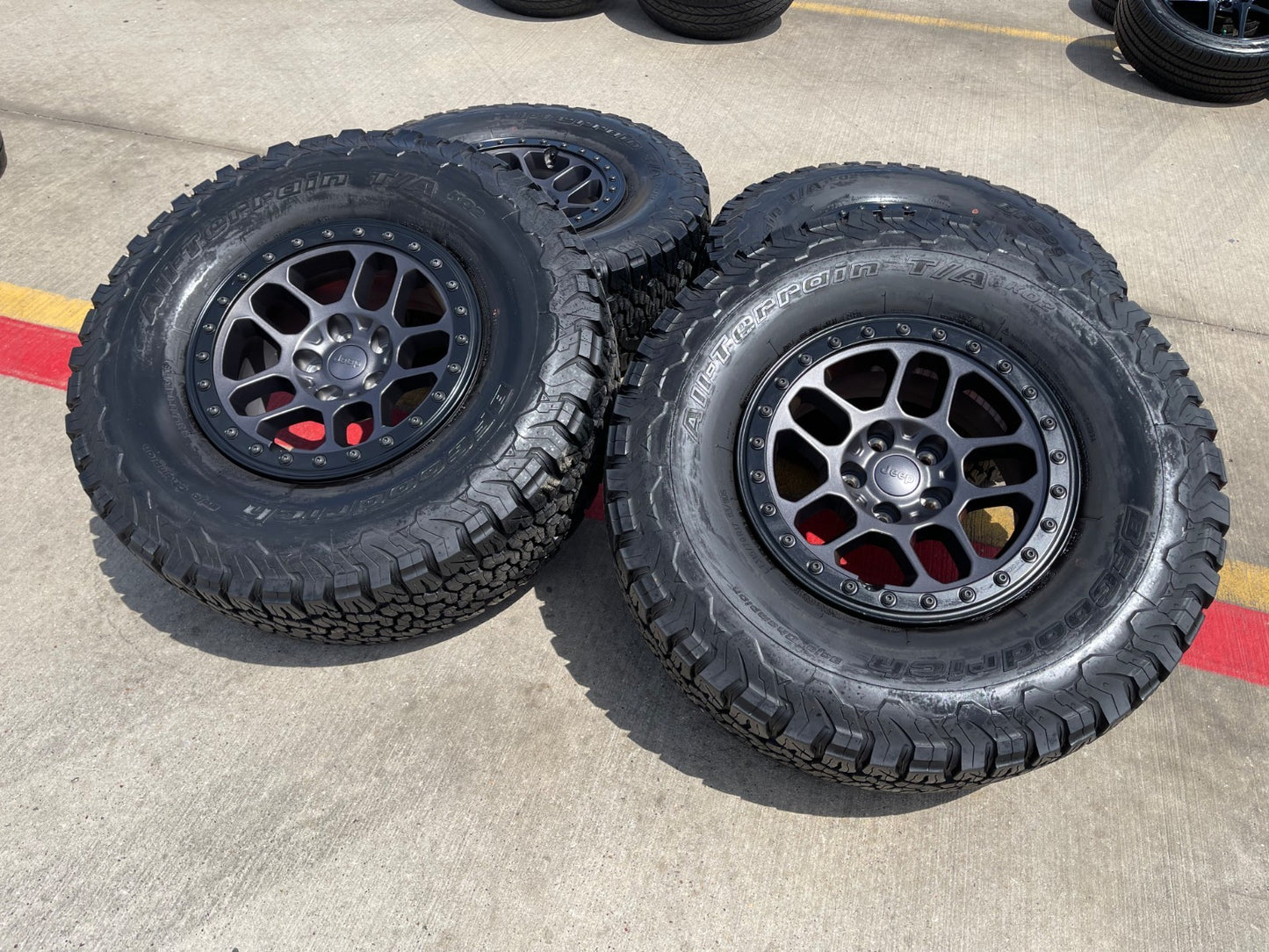 17" Jeep Wrangler 392 Gladiator Rubicon OEM BEADLOCK wheels rims BFG 35"