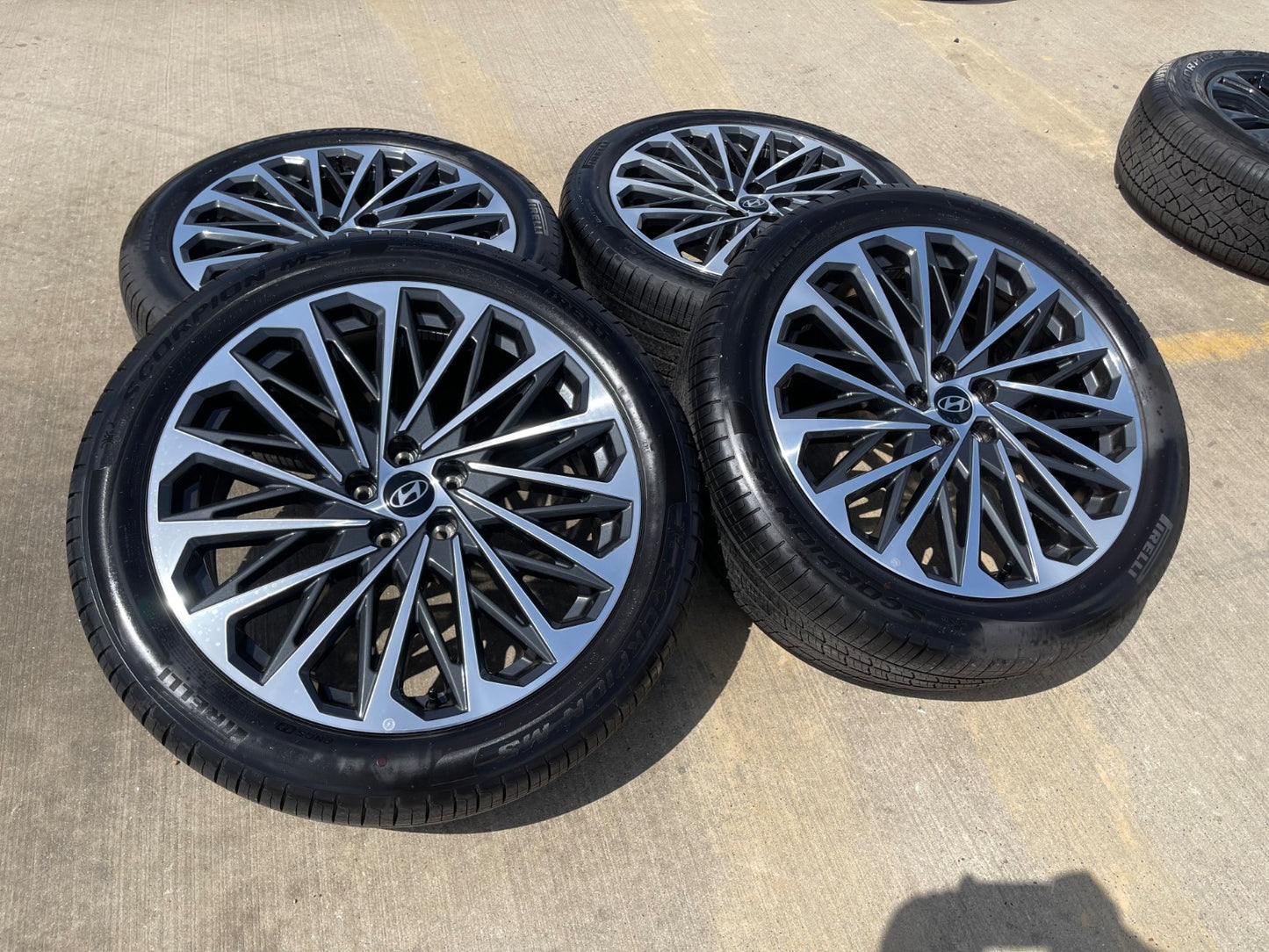 21" Hyundai Palisade Calligraphy OEM 94345 wheels rims 2026 2027 SET PIRELLI NEW