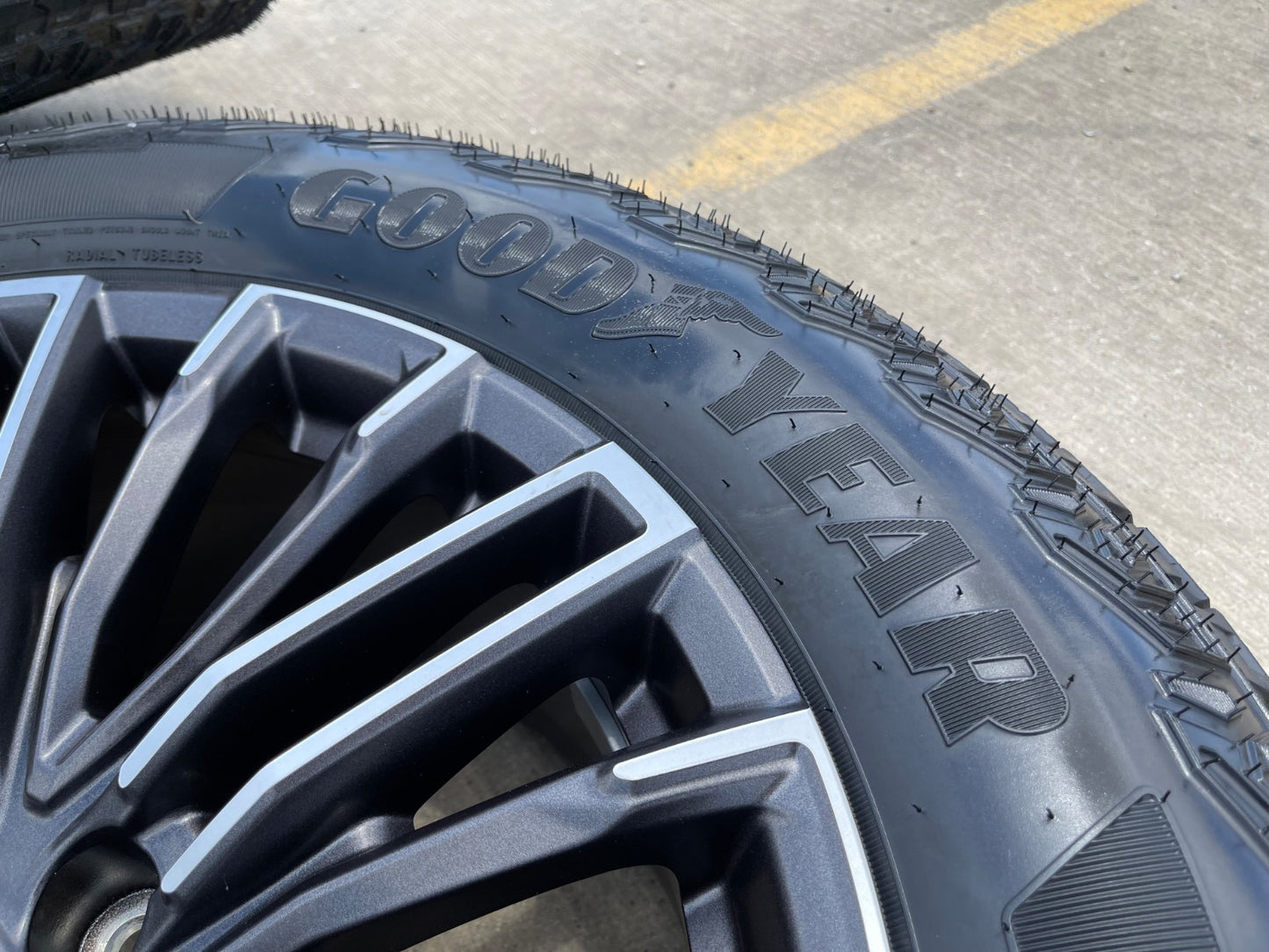 20" Chevy Silverado Tahoe GMC Sierra Yukon OEM wheels rims SET 2026 2027 NEW