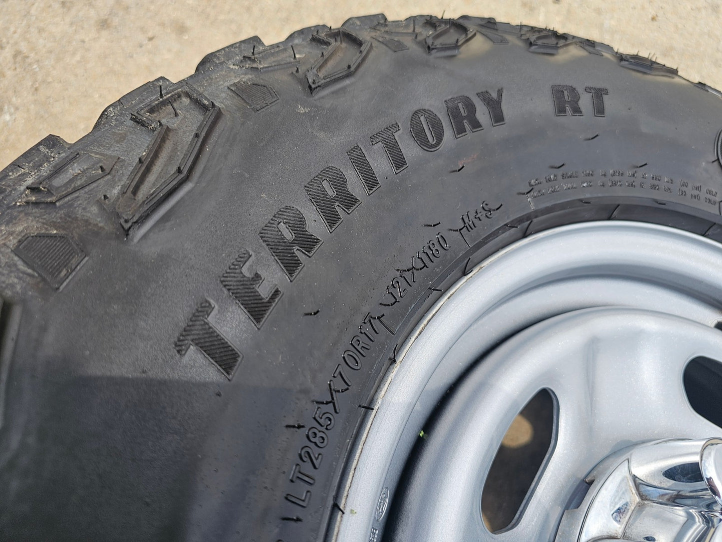 17" Ford F-250 F-350 OEM 3828 wheels rims tires GOODYEAR R/T 33"