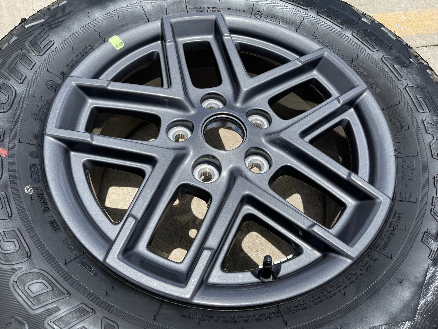 17" Jeep Wrangler Rubicon Sport S OEM wheel rim 51649 Gladiator DUELER A/T NEW
