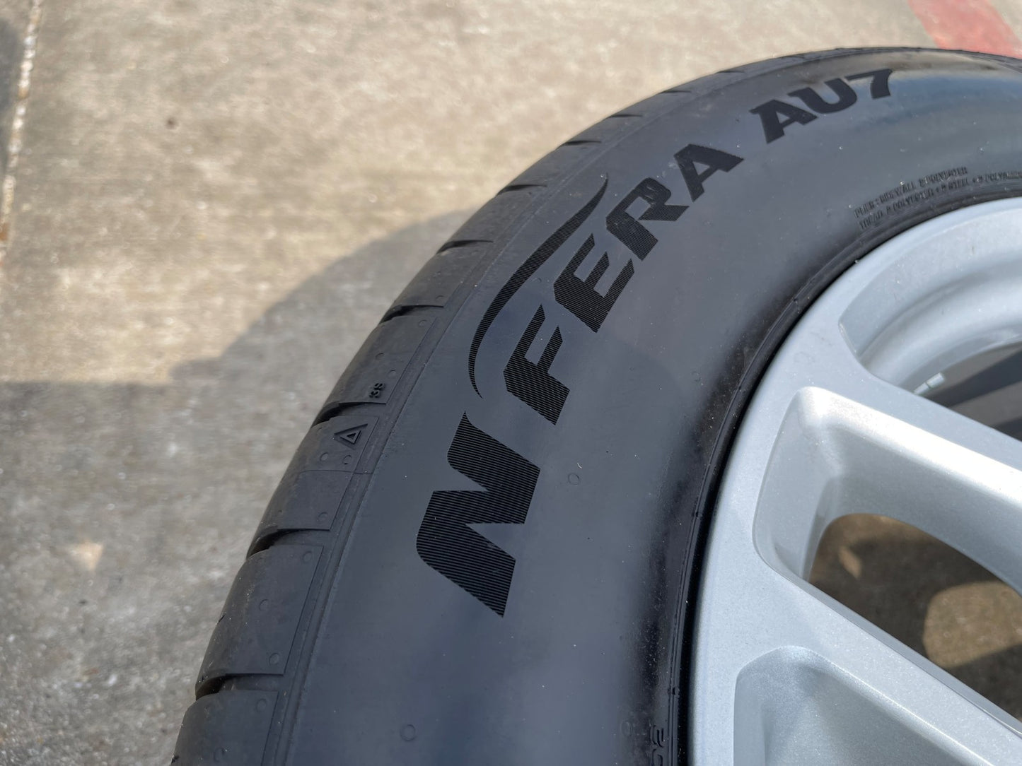 (1) 18" Dodge Charger DAYTONA Challenger EV OEM wheel rim tire