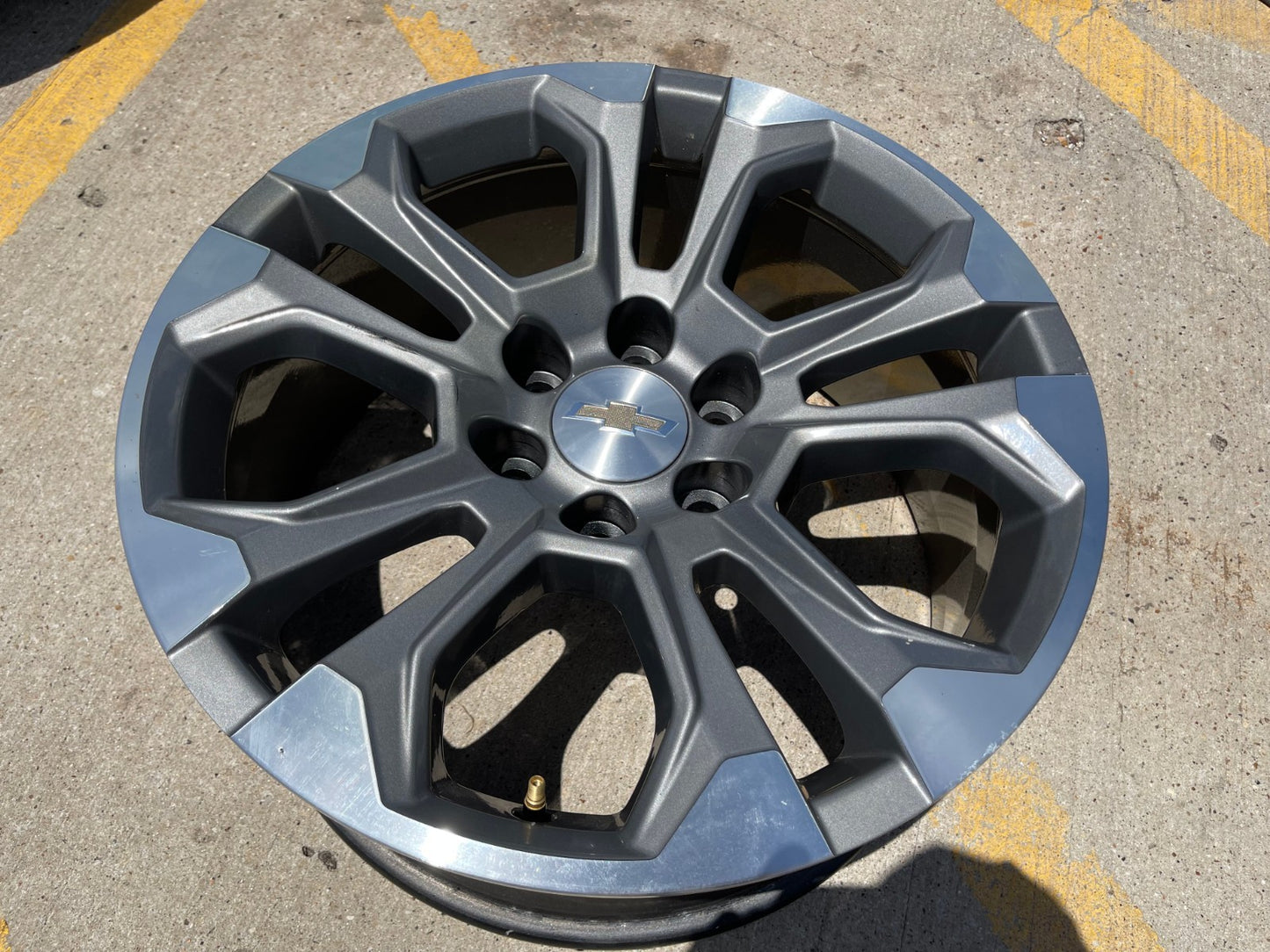20" Chevy Tahoe Silverado OEM 14090 95417 wheel rim GMC Yukon spare