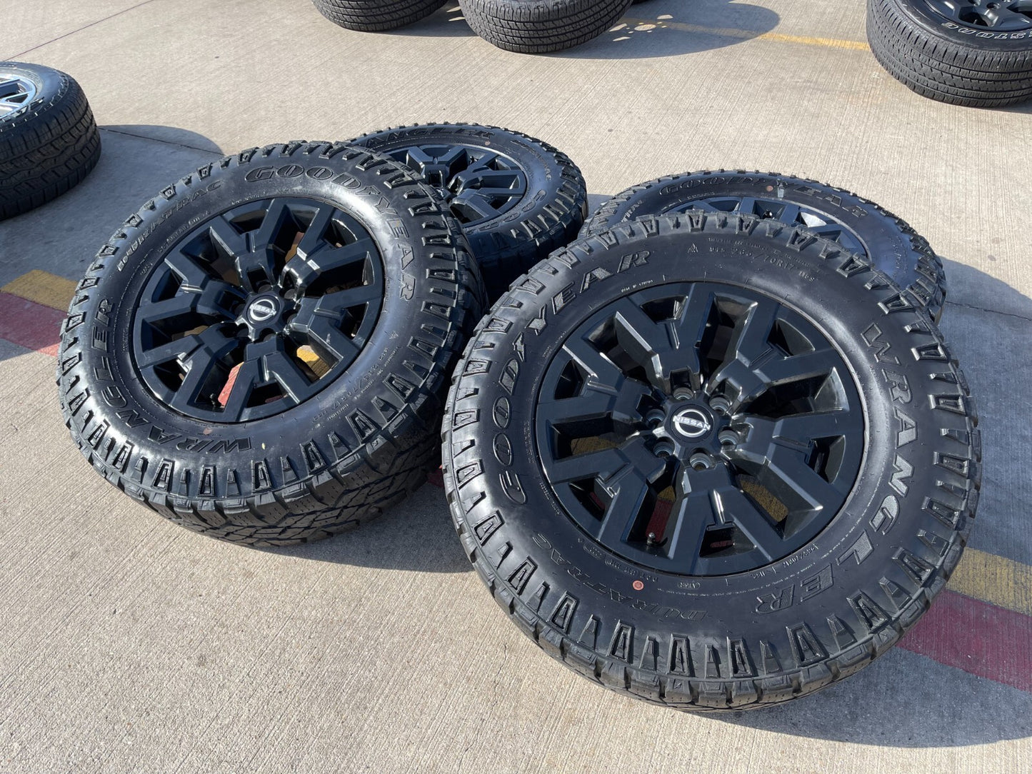 17" Nissan Frontier OEM Desert Runner 62832 wheels rims tires DURATRAC A/T