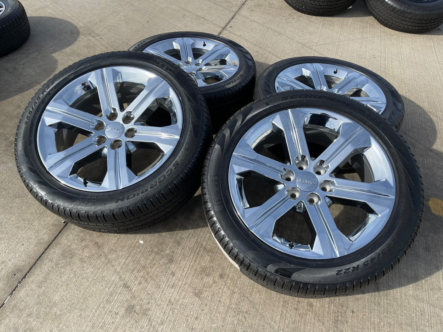 22" GMC Yukon DENALI OEM wheels rims 5667 tires Sierra CHROME PIRELLI