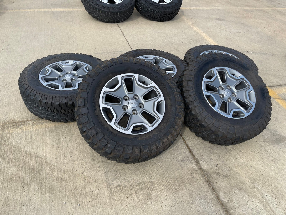 17" Jeep Wrangler Rubicon OEM 9118 wheels rims Gladiator BFG KM M/T SET