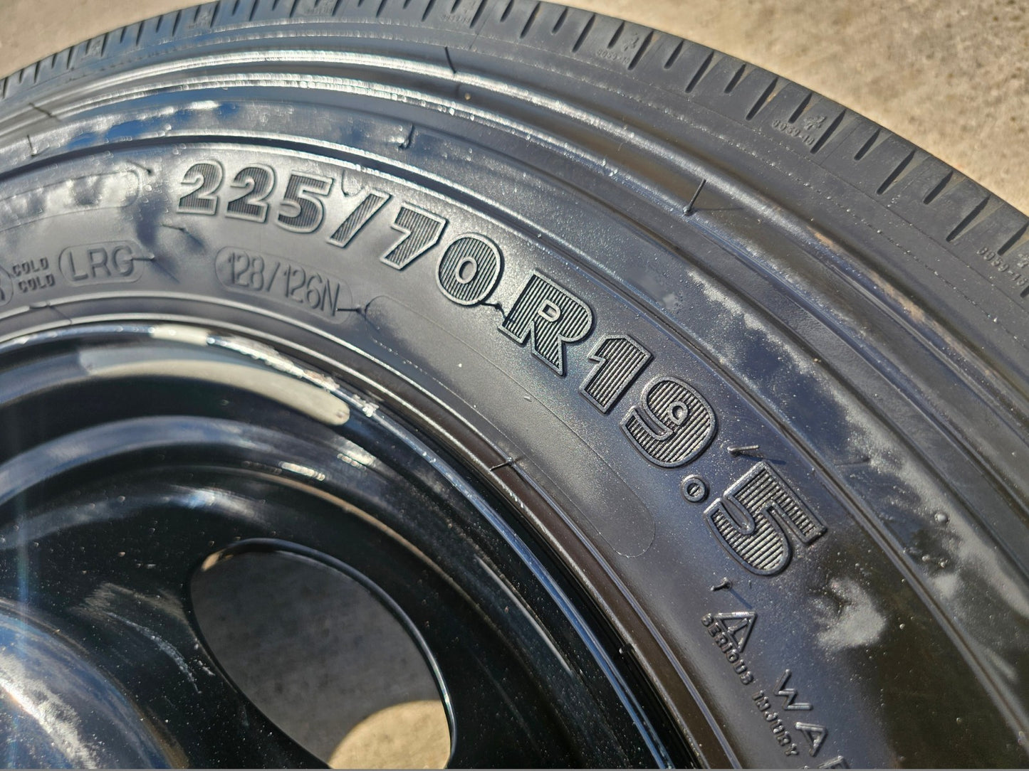 19.5" Ford F-450 F-550 Dually rim RAM 4500 OEM 10x225 spare MICHELIN