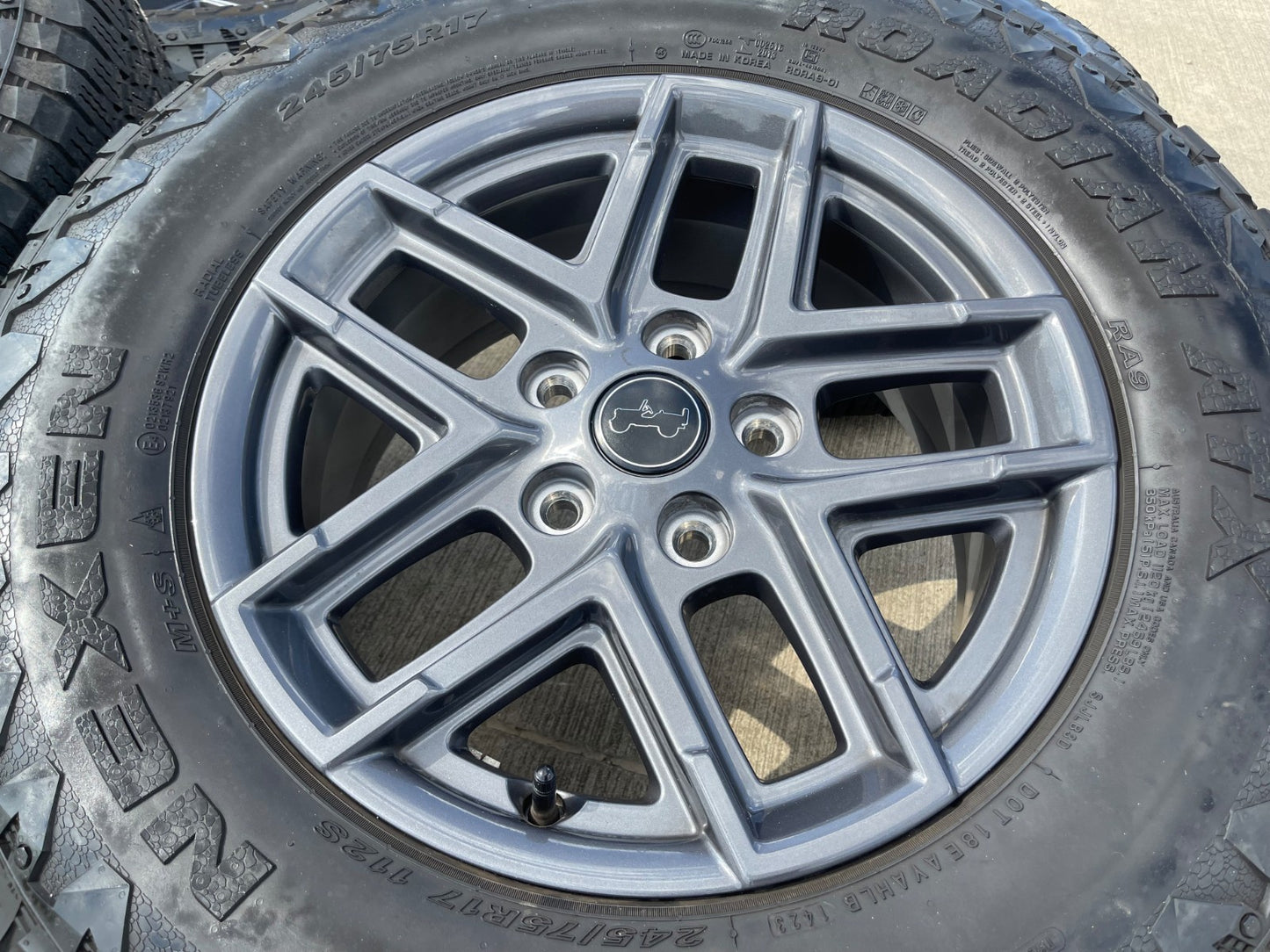 17" Jeep Wrangler Rubicon OEM wheels rims 9324 Gladiator SET