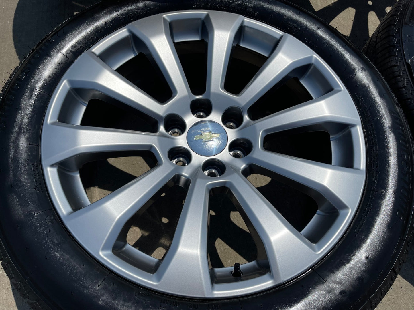 22" Chevy Silverado High Country OEM 5922 wheels rims Tahoe BRIDGESTONE NEW