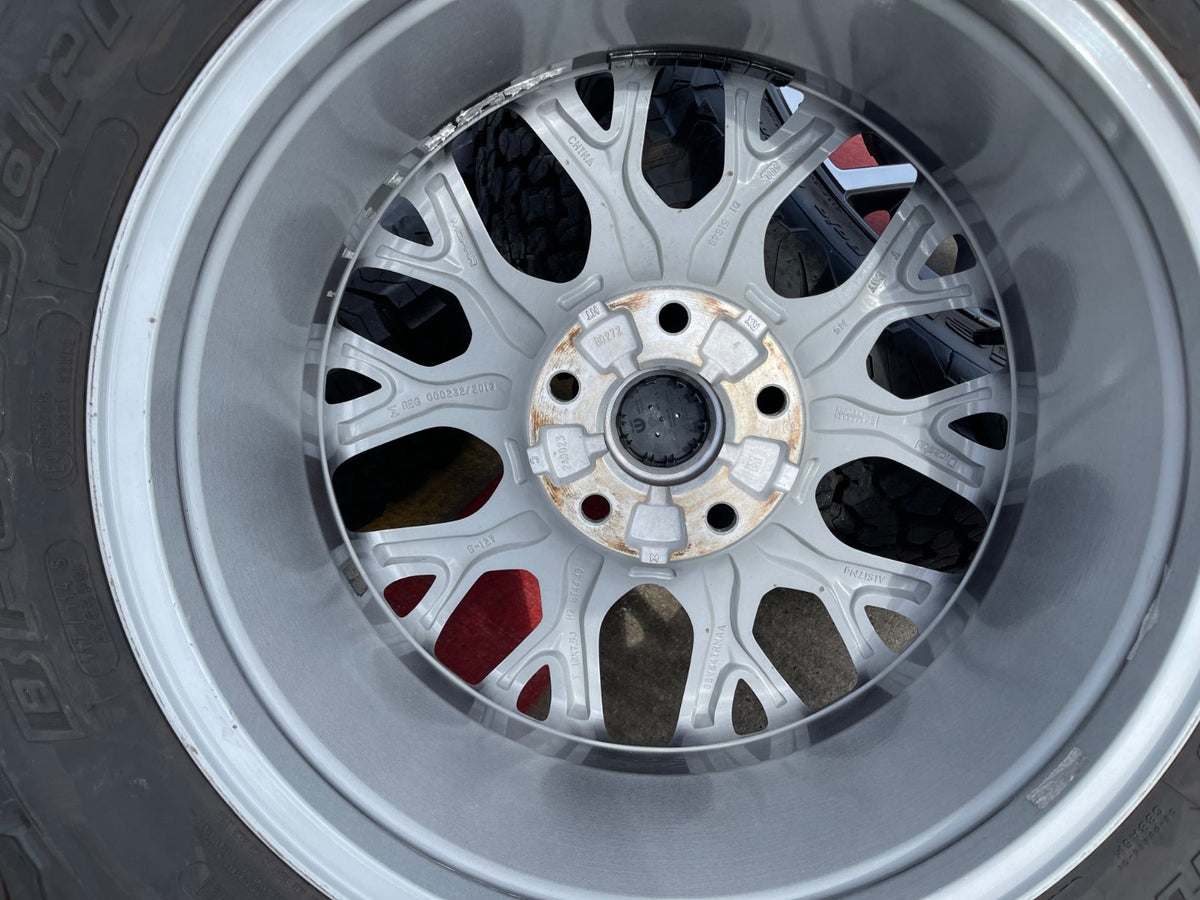 18" Jeep Wrangler Grand Cherokee Gladiator OEM 9331 wheels rims BFG KO2 A/T NEW