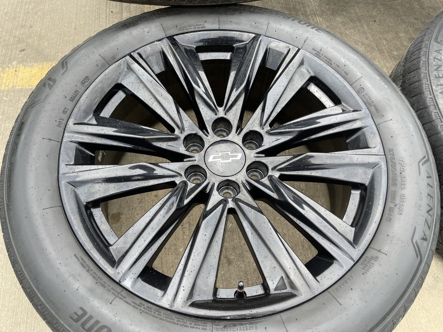 22" Cadillac Escalade OEM wheels rims 95028 4869 GMC Sierra BRIDGESTONE SET