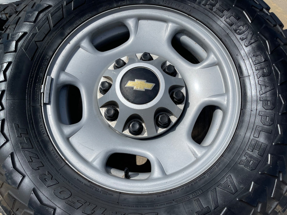 17" Chevy Silverado GMC Sierra 2500 OEM 8095 wheels rims SET tires NITRO 33"