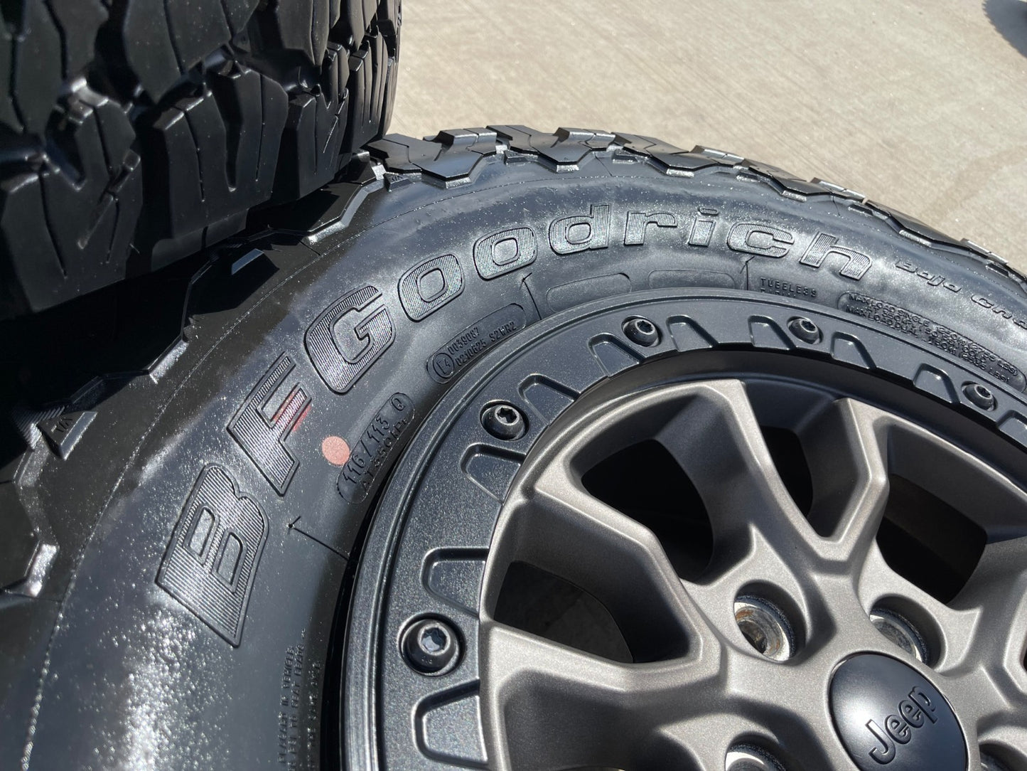 17" Jeep Wrangler 392 Gladiator Rubicon OEM BEADLOCK wheels rims SET 9304 95240