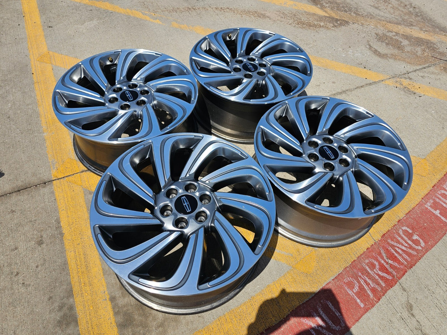 (1) 22" Lincoln Navigator OEM 10497 rim wheel Reserve 2022 2023 2024 2025 2026